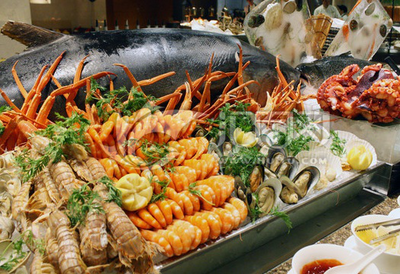 自助餐店老板透露:如果顧客愛吃海鮮產品,那我們就賺大了!